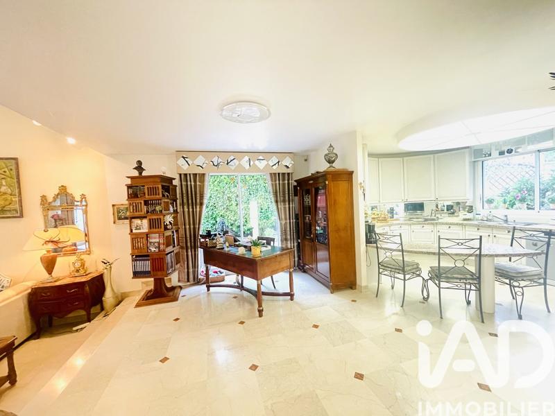 Maison - 180 m² - 8 pièces