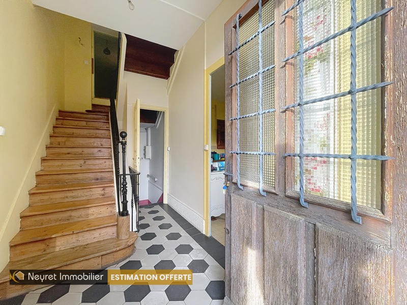 Propriété - 172 m² - 6 pièces