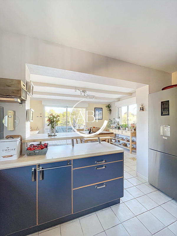 Maison - 201 m² - 9 pièces