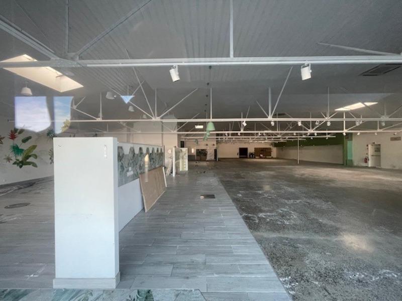 Local commercial - 1 558 m² - 3 pièces