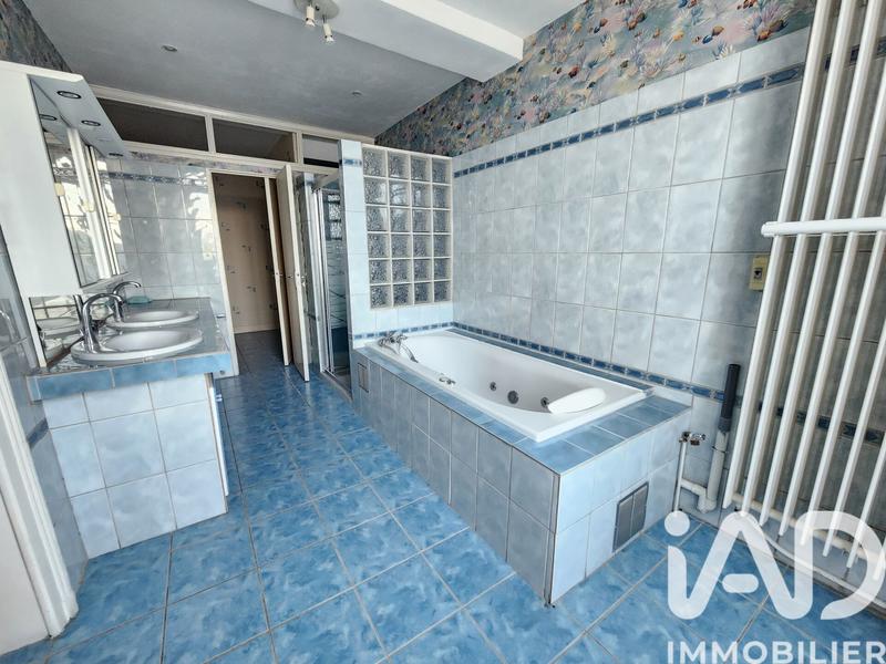 Maison - 222 m² - 7 pièces