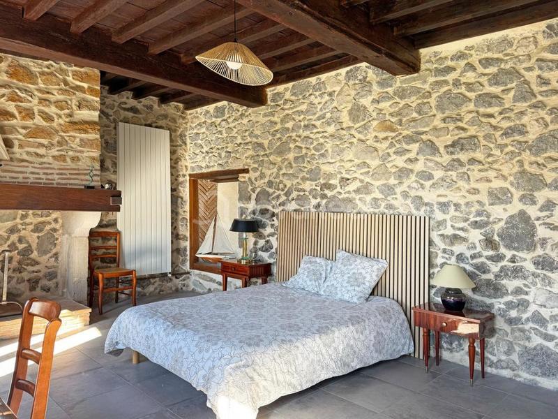 Propriété - 310 m² - 8 pièces