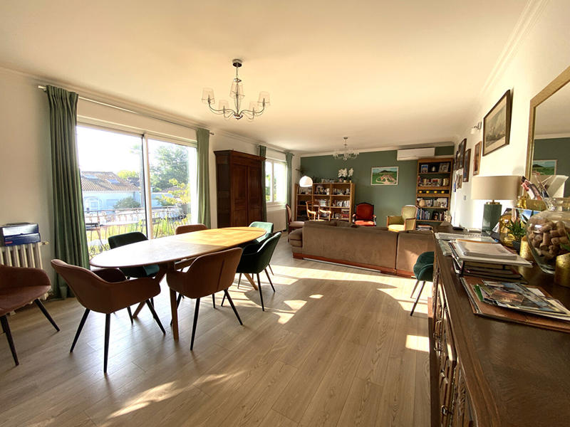 Maison - 260 m² - 9 pièces