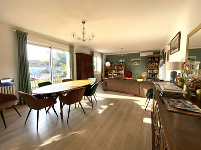 Maison - 260 m² - 9 pièces