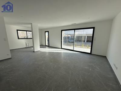 Maison - 98 m² - 4 pièces