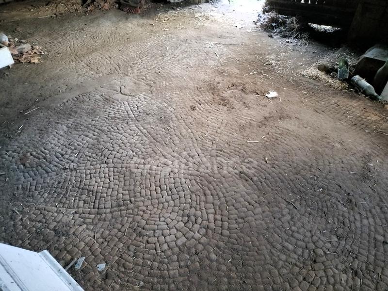 Maison - 300 m² - 2 pièces