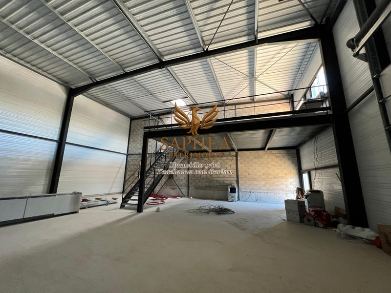 Local d'activités - 1 112 m²