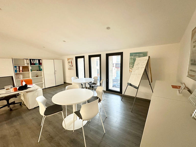 Local commercial - 168 m² - 5 pièces