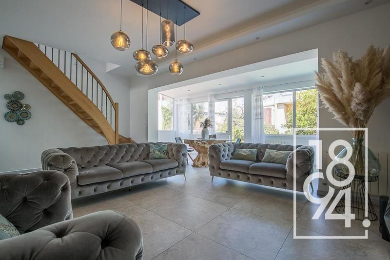 Maison - 180 m² - 5 pièces