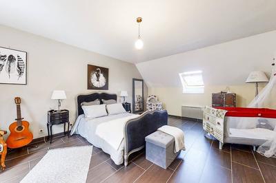 Maison - 250 m² - 6 pièces