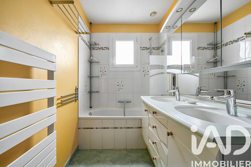 Maison - 95 m² - 5 pièces