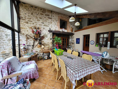 Maison traditionnelle - 192 m² - 6 pièces