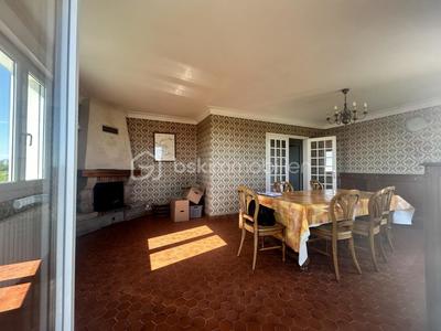 Demeure - 152 m² - 10 pièces