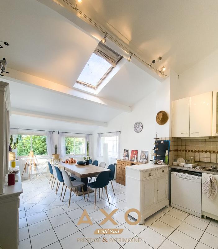 Maison - 251 m² - 8 pièces