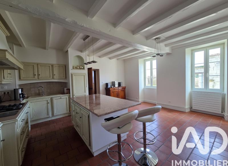 Maison - 260 m² - 8 pièces