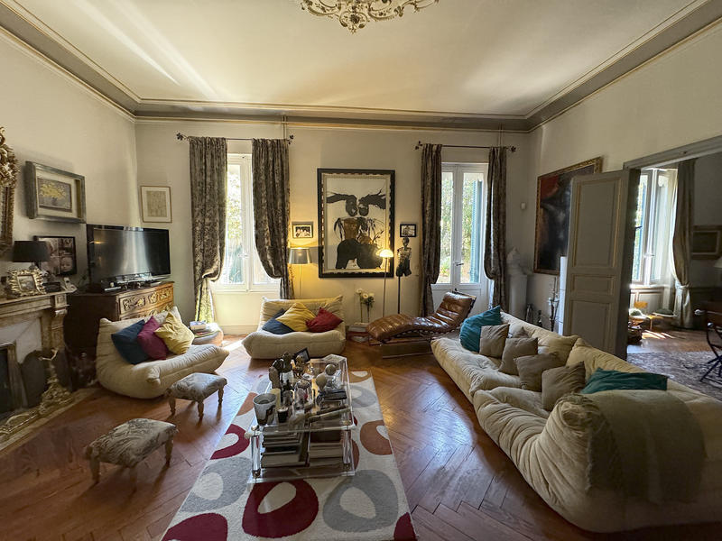 Maison - 237 m² - 8 pièces