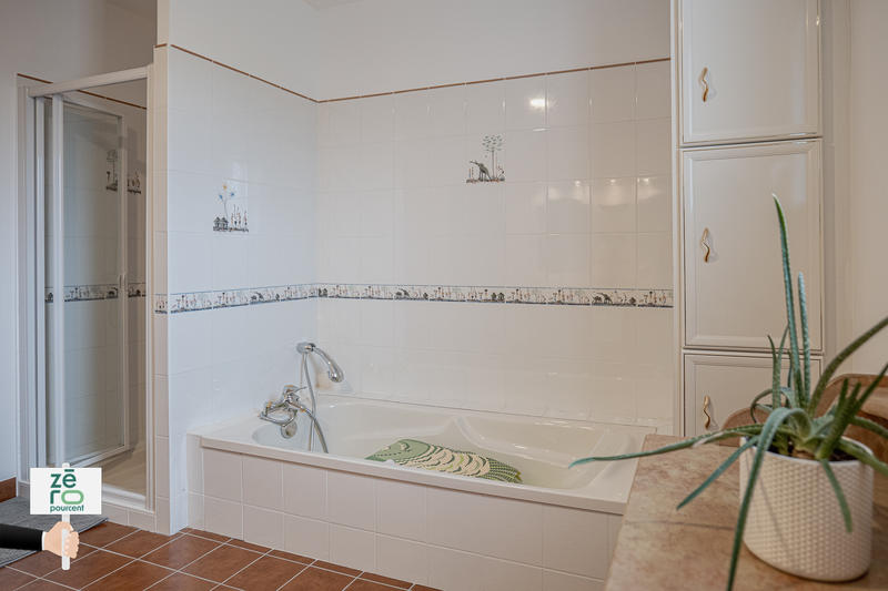 Maison - 233 m² - 7 pièces