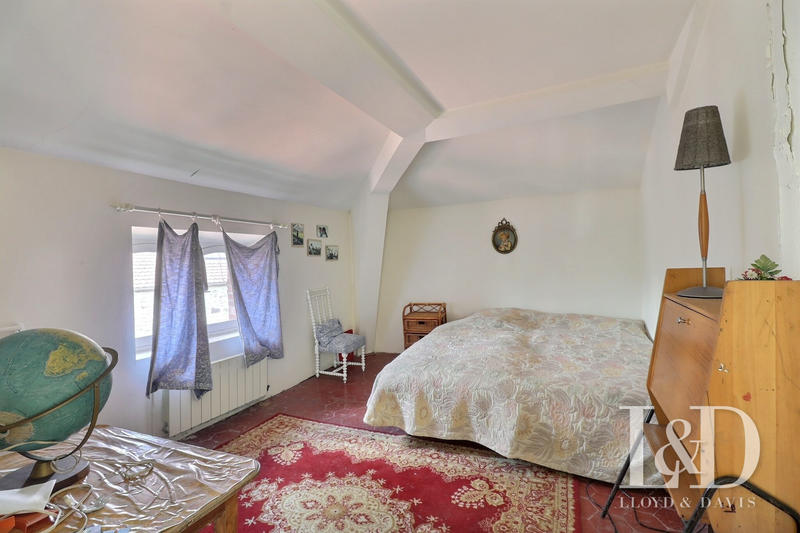 Maison - 230 m² - 13 pièces