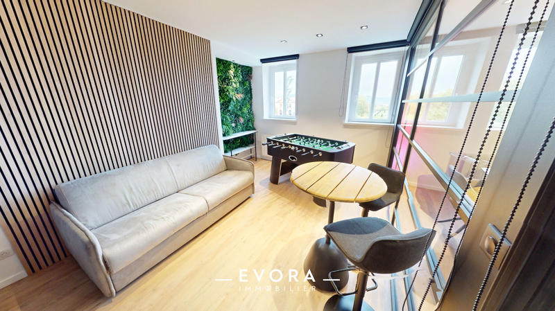 Appartement - 125 m² - 5 pièces