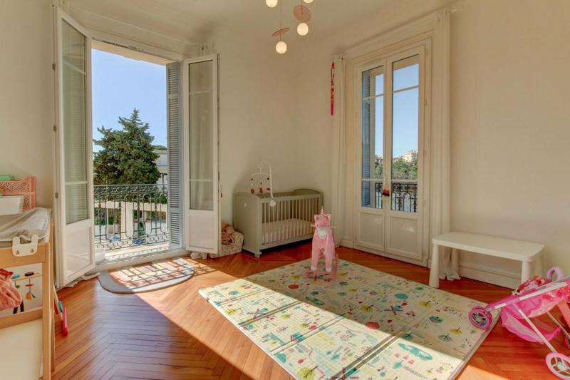 Appartement bourgeois - 141 m² - 5 pièces