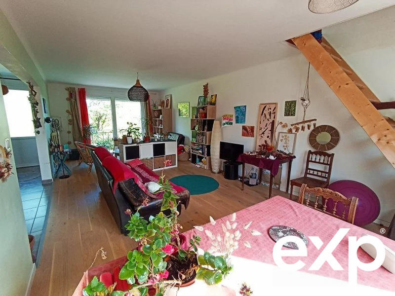 Maison - 214 m² - 9 pièces