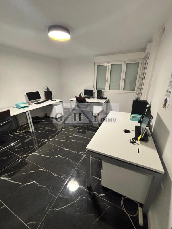 Entrepôt - 1 170 m²