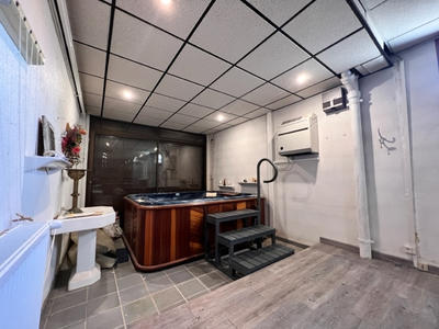 Maison - 210 m² - 11 pièces