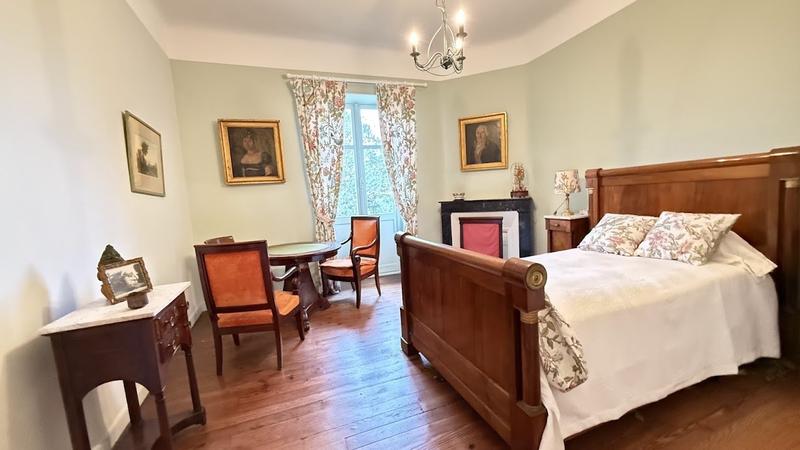 Propriété - 225 m² - 8 pièces