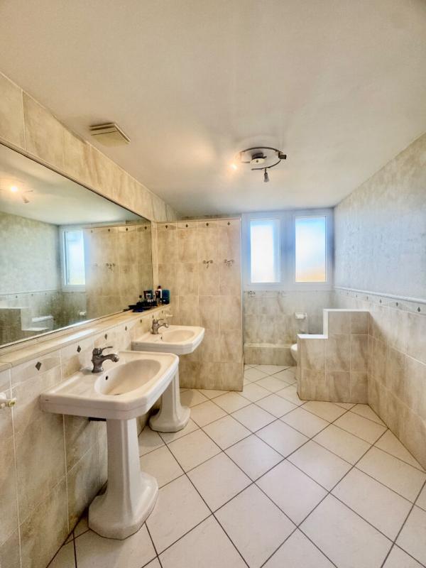 Maison - 233 m² - 6 pièces