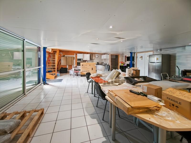 Local commercial - 366 m² - 3 pièces