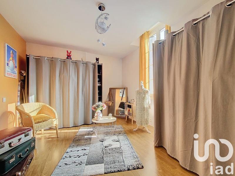 Maison - 225 m² - 8 pièces