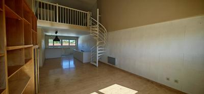 Loft - 70 m² - 3 pièces