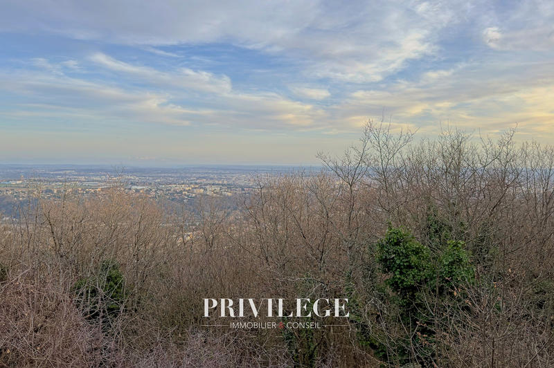 Maison - 225 m² - 7 pièces