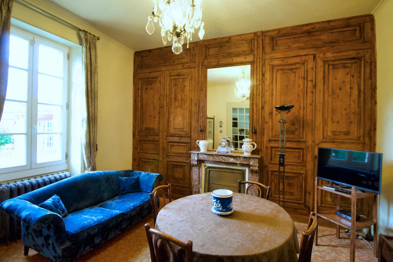 Maison - 247 m² - 15 pièces