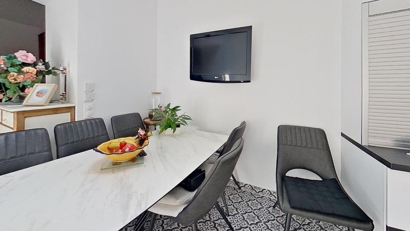 Maison - 232 m² - 8 pièces