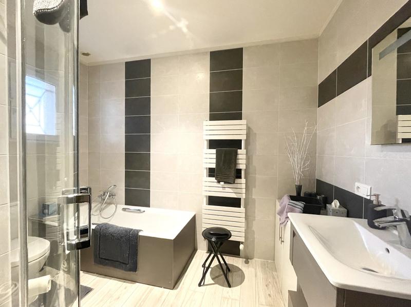 Villa - 166 m² - 9 pièces