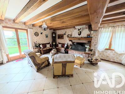 Maison - 201 m² - 7 pièces