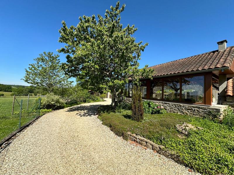 Maison - 230 m² - 9 pièces