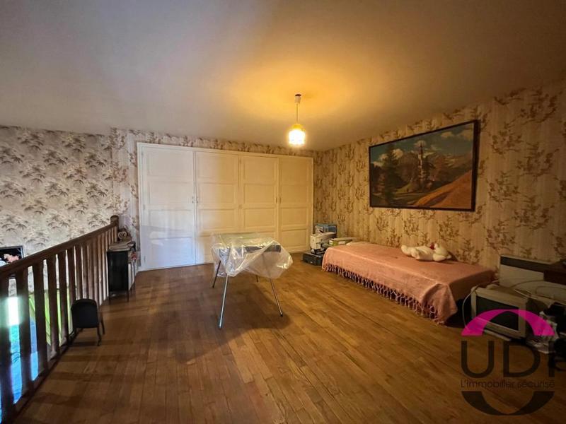 Maison - 220 m² - 5 pièces