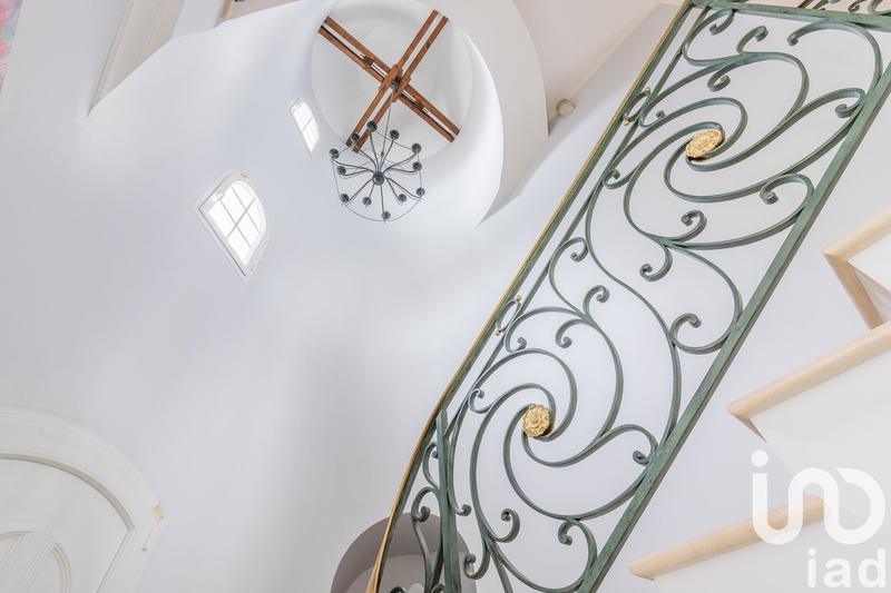 Maison - 220 m² - 10 pièces