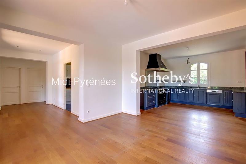 Maison - 300 m² - 10 pièces