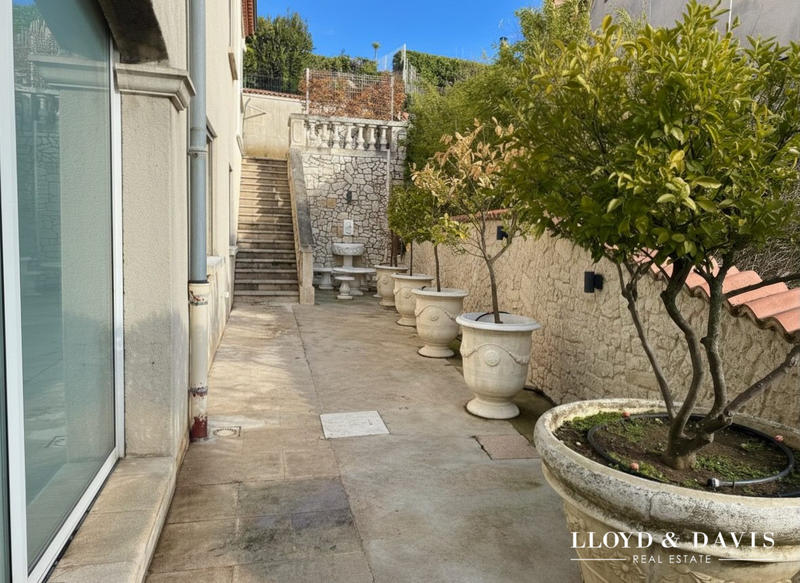 Maison - 236 m² - 7 pièces