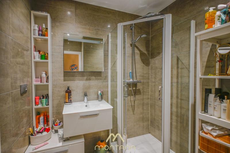 Maison - 230 m² - 8 pièces