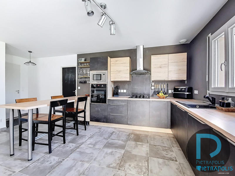 Maison - 102 m² - 6 pièces