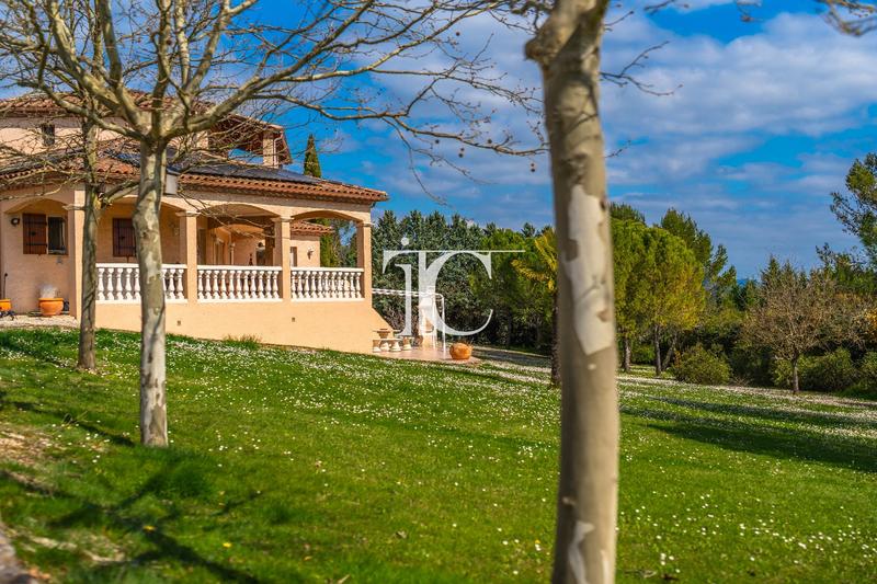 Maison - 200 m² - 6 pièces