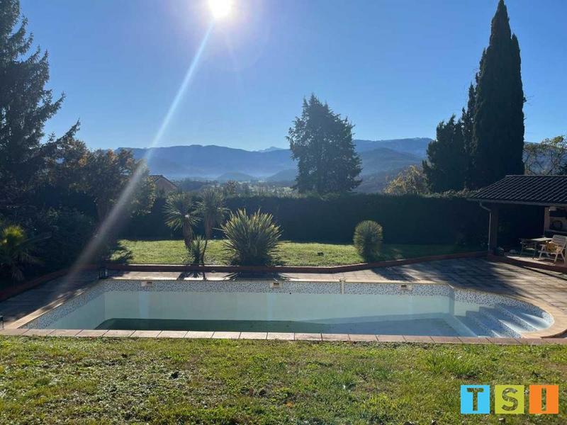 Maison - 365 m² - 7 pièces