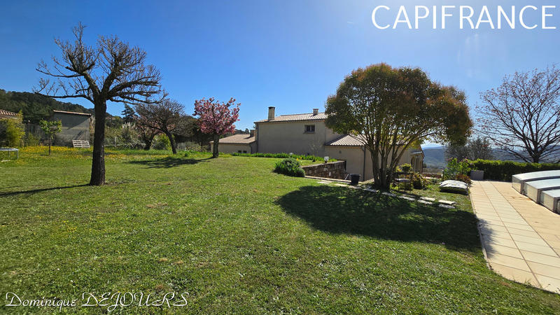 Maison - 250 m² - 8 pièces