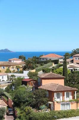 Maison - 220 m² - 6 pièces