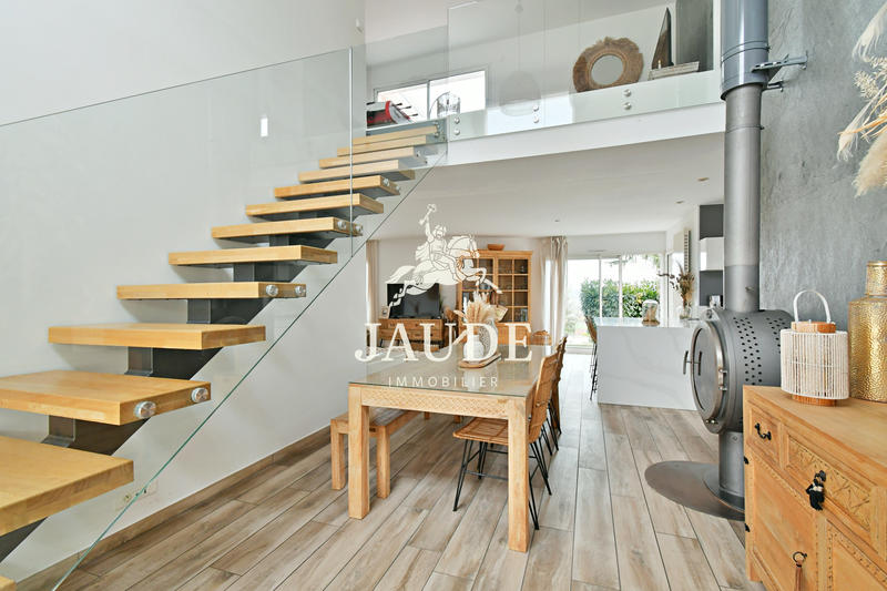 Maison - 236 m² - 9 pièces