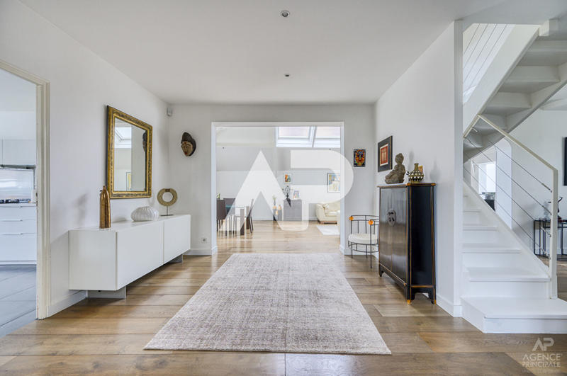 Maison - 240 m² - 6 pièces